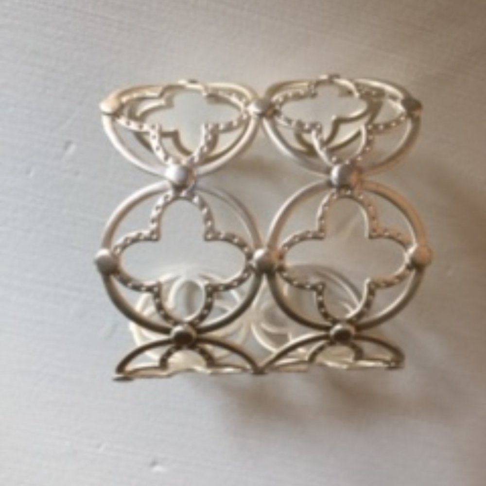 Pretty Metal Cuff Bracelet - Picture 2 of 3